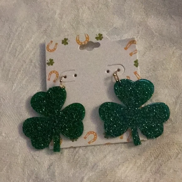 ☘️NWT Must Have Fun St Patty’s Day Pierced Earrings Closet Must ☘️ - Picture 1 of 8